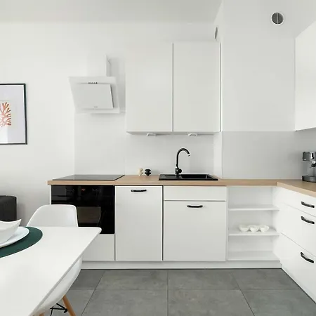 With Parking In Wilda Near Mtp By Renters Apartment *