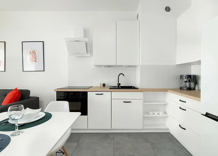 With Parking In Wilda Near Mtp By Renters شقة *